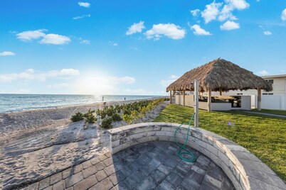 Beachfront Condo w/ Balcony on Manasota Key