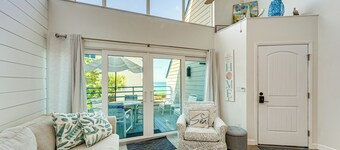 Beachfront Condo w/ Balcony on Manasota Key