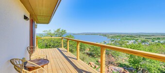 Lake Lawtonka View: Mountaintop Medicine Park Home