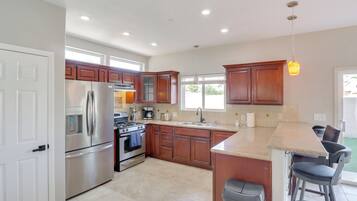 House (4 Bedrooms) | Interior