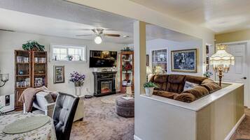 Apartment (2 Bedrooms) | Front of property