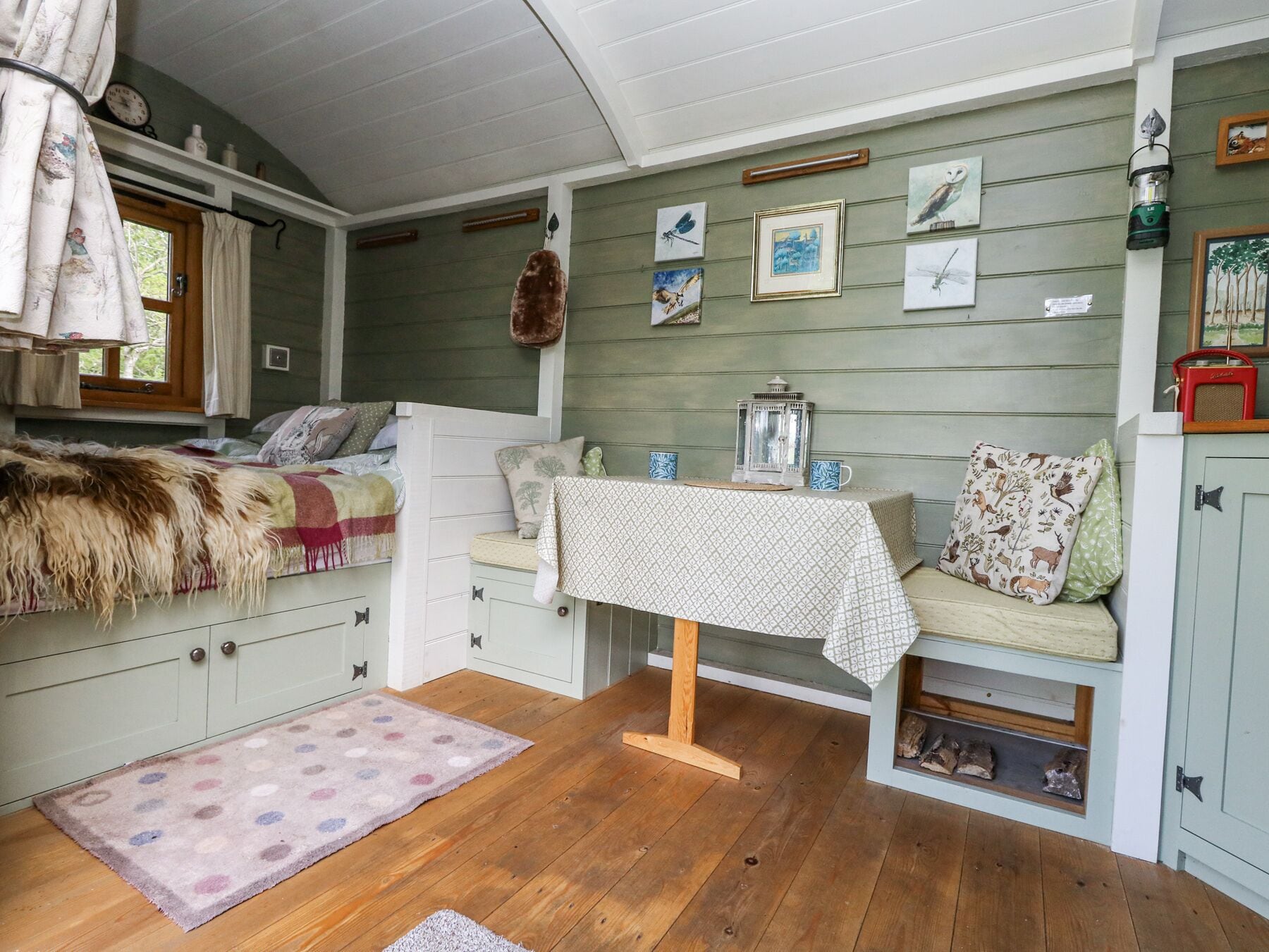 1 quarto, individualmente decorados, individualmente mobiliados