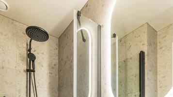 Dobbeltrom – comfort | Bad | Dusj, hårføner, håndklær og såpe