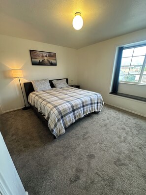 3 bedrooms, free WiFi, bed sheets - Cute townhouse in West Valley City (West Valley City)