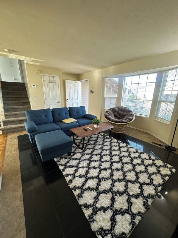 TV - Cute townhouse in West Valley City (West Valley City)