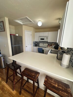 Micro-ondes, four, plaque de cuisson, lave-vaisselle