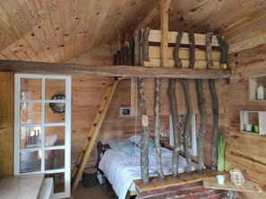 1 bedroom, bed sheets