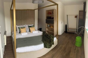 5 室のベッドルーム、アイロン / アイロン台、旅行用ベビーベッド、WiFi