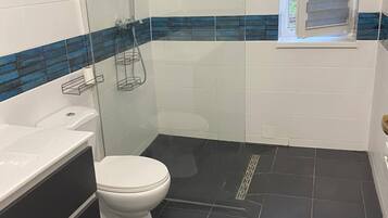 House, 2 Bedrooms, Smoking, Balcony | Bathroom