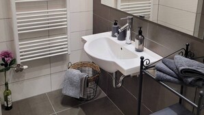 Unclassified image, 5 of 16, button - Lovely Apartment in Downtown With Free Parking (Kecskemet)