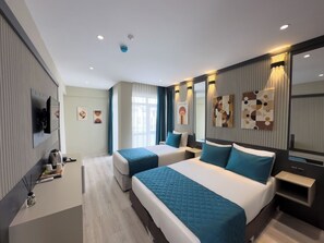 Familiekamer, balkon | Uitzicht vanuit de kamer