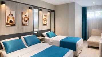 Kamar Keluarga | Brankas, tirai kedap cahaya, kedap suara, dan setrika/meja setrika