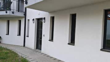 Apartment, 2 Bedrooms, Smoking, Balcony | Exterior detail