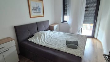 Apartment, 2 Bedrooms, Smoking, Balcony | 2 bedrooms