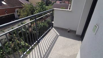 Apartment, 2 Bedrooms, Smoking, Balcony | Balcony