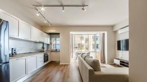 Unclassified image, 3 of 35, button - Stylish Apartment in Lungomare With Sea View (Vlorë)