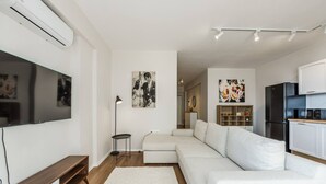 Unclassified image, 2 of 35, button - Stylish Apartment in Lungomare With Sea View (Vlorë)