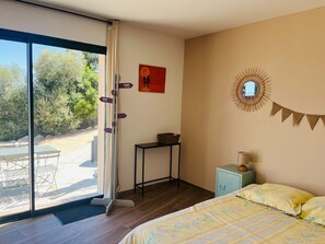 1 室のベッドルーム、WiFi、ベッドシーツ