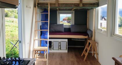 Minihouse with nice view, and access to recording studio and/or work space.