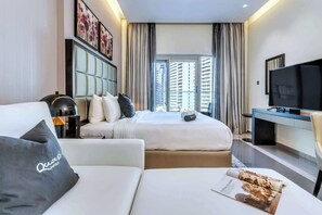 Iron/ironing board, travel cot, WiFi, bed sheets - Bright Studio w/ Pool | City Views in Business Bay (دبي)