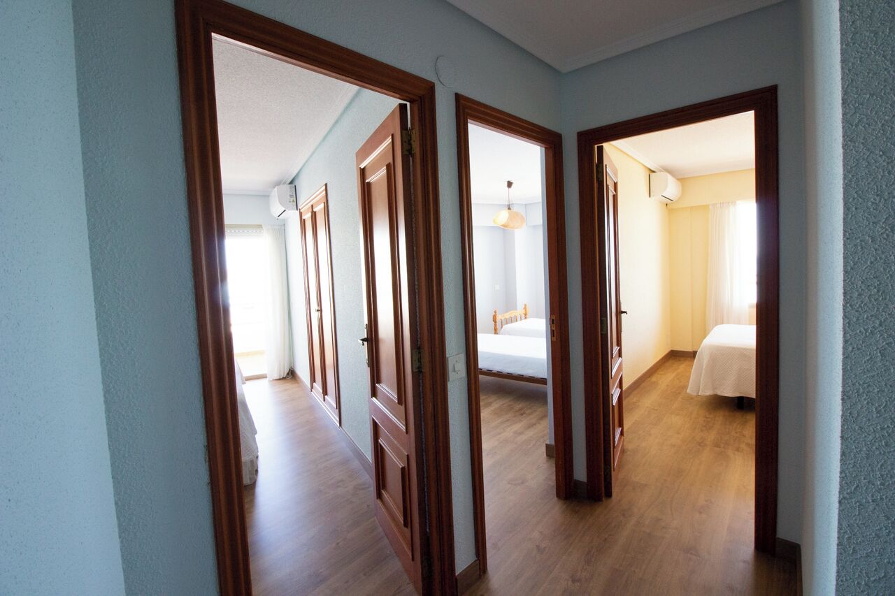 3 室のベッドルーム、アイロン / アイロン台、WiFi、ベッドシーツ