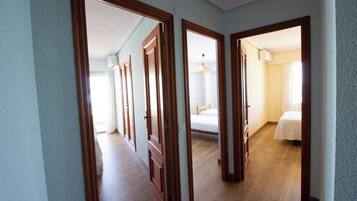 3 chambres, fer et planche à repasser, Wi-Fi, draps fournis