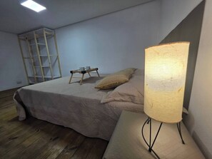 1 habitación, escritorio, tabla de planchar con plancha y wifi gratis 
