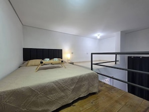 1 dormitorio, escritorio, tabla de planchar con plancha y wifi gratis