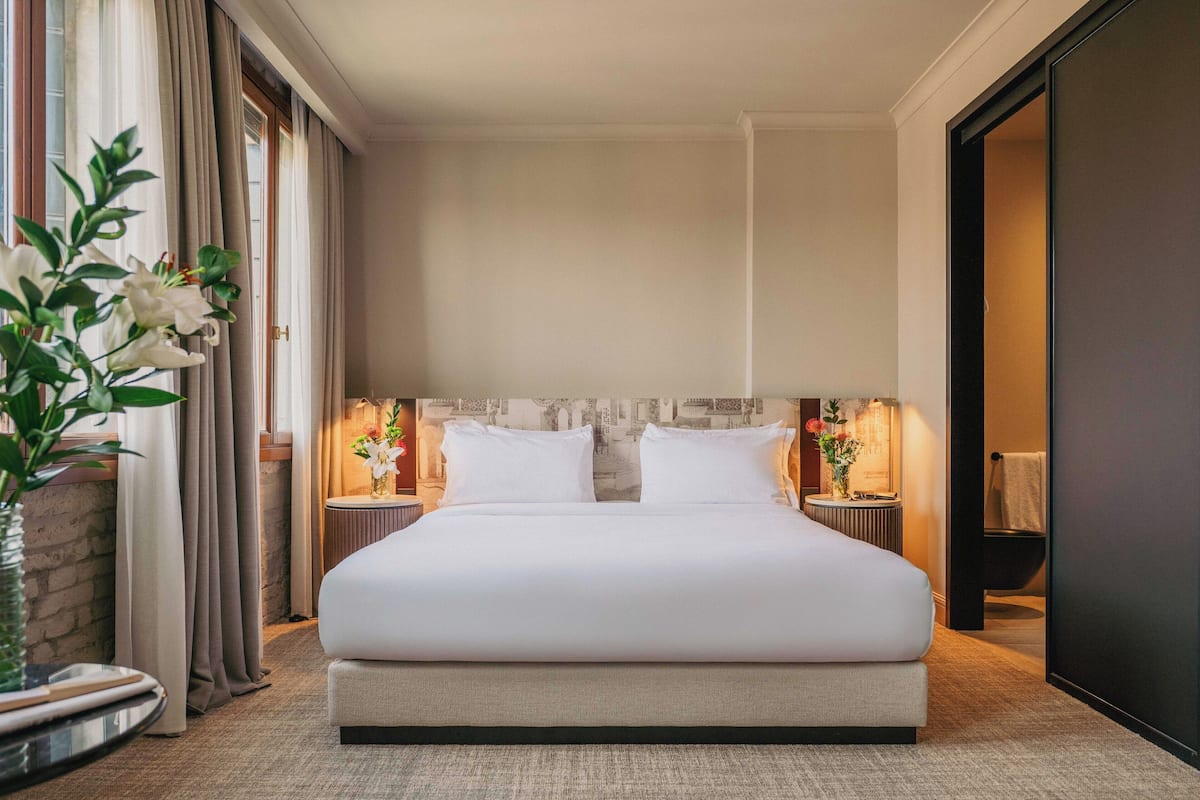Family Suite | 1 bedroom, in-room safe, desk, laptop workspace