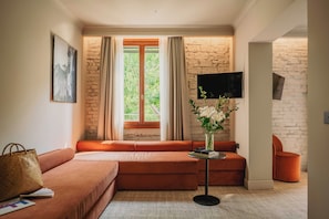 1 bedroom, premium bedding, pillow-top beds, in-room safe