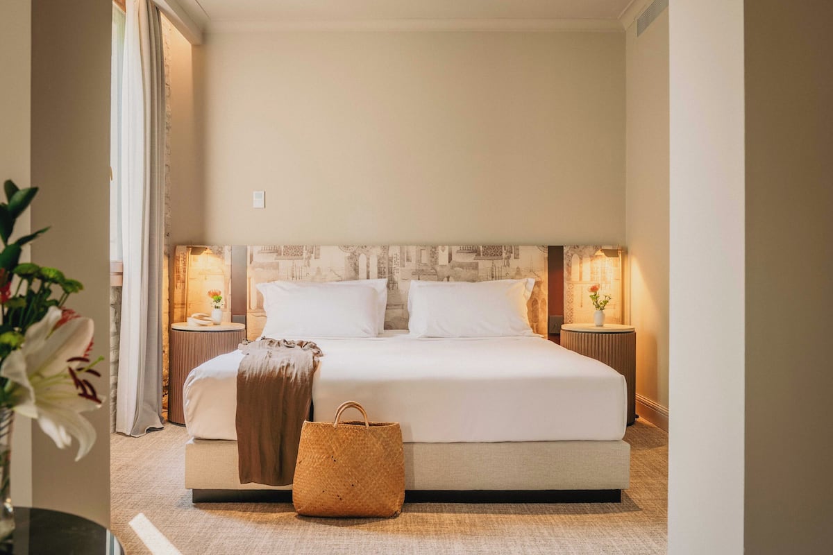 Junior Suite | 1 bedroom, in-room safe, desk, laptop workspace