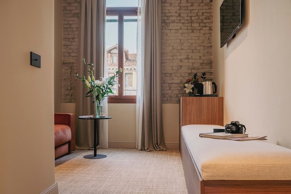 1 bedroom, in-room safe, desk, laptop workspace