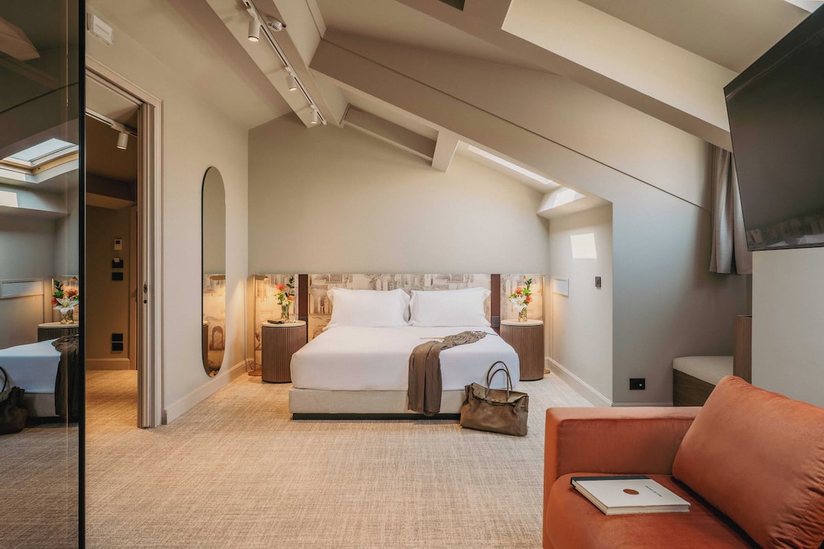 Master Suite | 1 bedroom, in-room safe, desk, laptop workspace