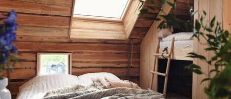 1 bedroom, bed sheets