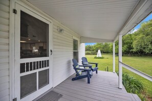 Terrace/patio - Oyster Cottage In Historic Fishing Village 2 Bedroom Cottage (Cape Charles)