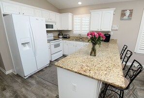 House, 3 Bedrooms | Private kitchen | Fridge, oven, coffee/tea maker, toaster - 225 Seahorse Way 3 Bedroom Home (Panama City Beach)