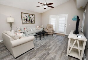 Maison, 3 chambres | Coin séjour