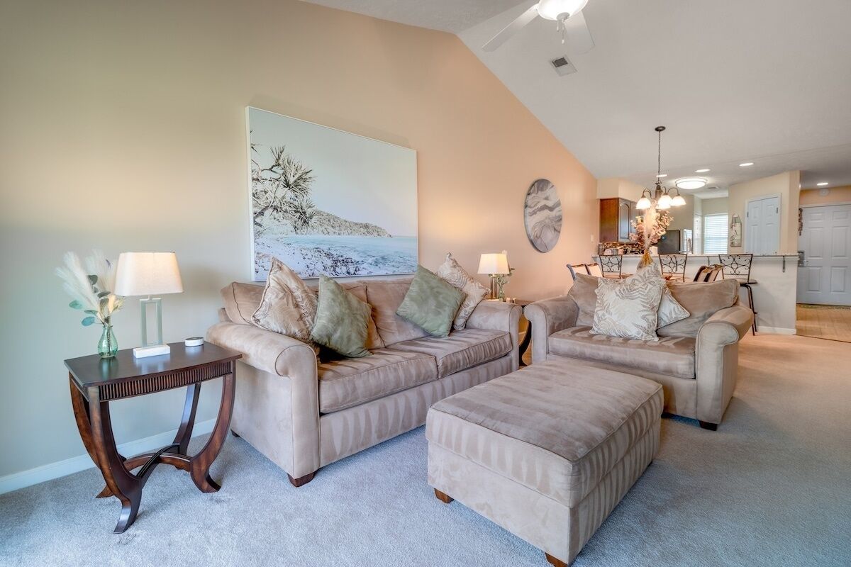 Condo, 2 Bedrooms | Living area