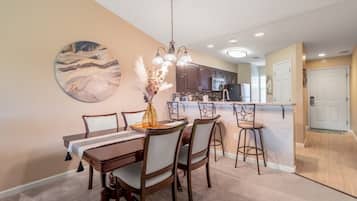 Condo, 2 Bedrooms | Dining