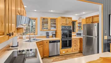 Rumah, 3 kamar tidur | Dapur pribadi | Lemari es, oven, mesin pembuat kopi/teh, dan pemanggang roti