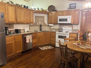 Mikroaaltouuni, uuni, liesi, astianpesukone