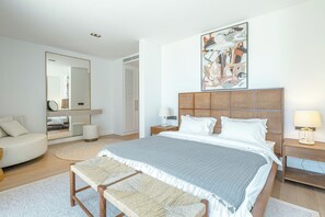 4 chambres, coffres-forts dans les chambres, fer et planche Ă repasser