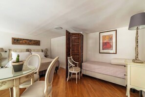 1 chambre, fer et planche à repasser, lit de bébé portatif, Wi-Fi
