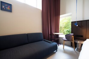 Triple - Limited view | In-room safe, desk, laptop workspace, blackout drapes - Conscious Hotel Oudegracht Utrecht (Utrecht)