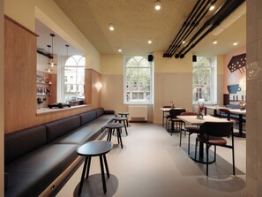 Déjeuner et dîner servis sur place