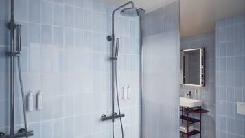 Milieuvriendelijke toiletartikelen, een haardroger, handdoeken, zeep