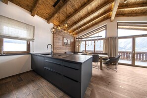 Interior - Chalet With ski Access, Neukirchen (Neukirchen am Grossvenediger)