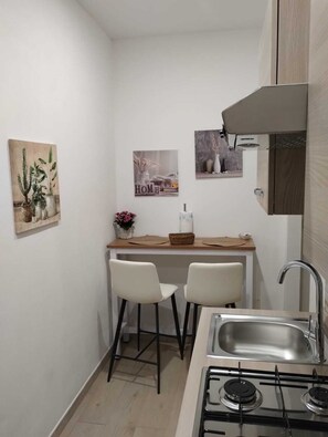 Micro-ondes, four, plaque de cuisson