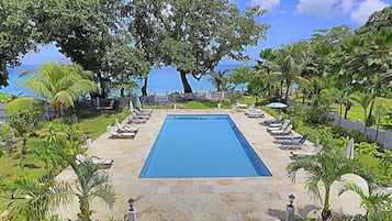 2 piscinas al aire libre, sombrillas, tumbonas