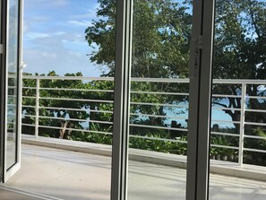 View from room - Villa Mimi Beachfront Beau Vallon (Beau Vallon)